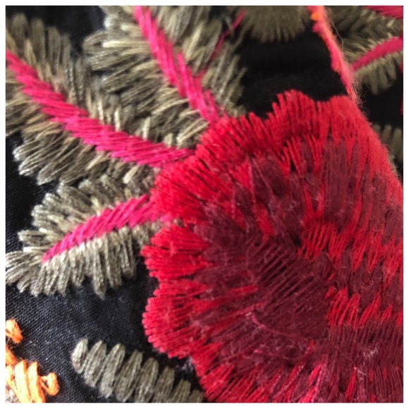 CROWN VINTAGE  FLORAL EMBROIDERED BOOTIES SIZE 8.5 MEDIUM - Picture 6 of 8